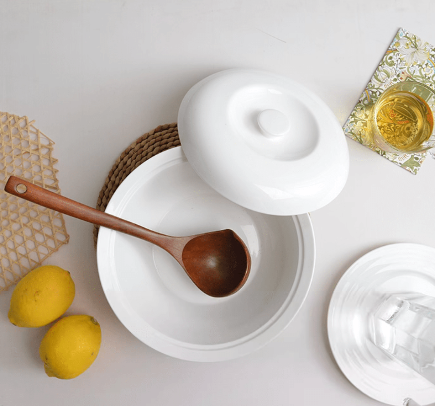 Porcelain Soup Pot with Lid – Classic White - OMECA wholesale LTD.